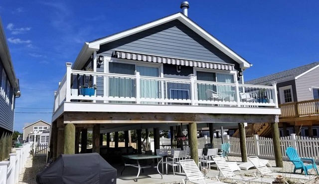 Lovely 4bed/2bath house in Lavallette perfect for relaxing & close to the beach.