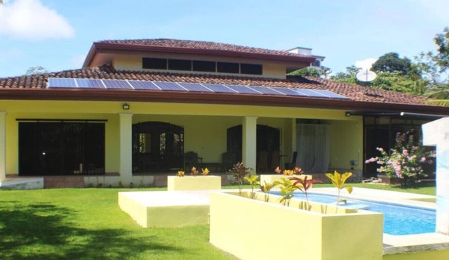 Lovely 5 bedroom, 3 bathroom private villa with private pool