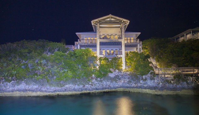 Lovely 5br 5 bath luxury Villa-Can be rented 3 ways.Entire,Upper or Lower levels