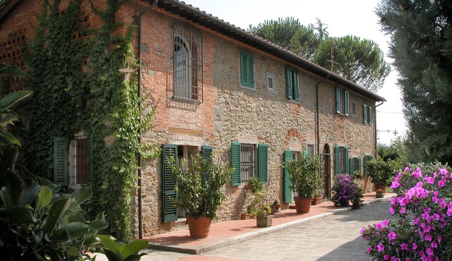 Lovely accommodation in a typical tuscan farmhouse. Cooking Class on site