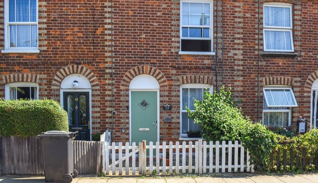 Lovely and cosy, late Victorian cottage with large garden area.