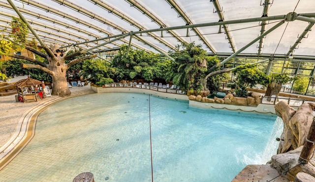 Lovely apartment in villa for 6 people with WIFI, pool, hot tub, TV, terrace and parking
