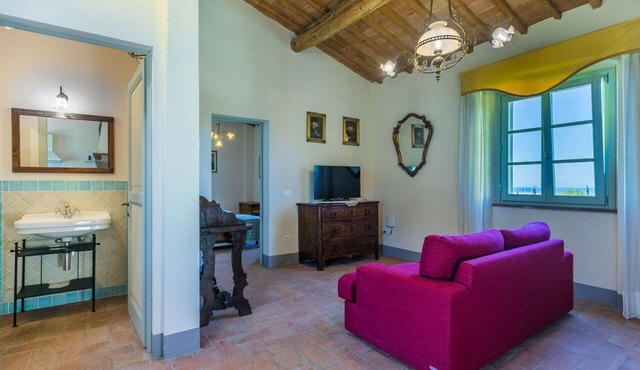 Lovely apartment for 4 guests with WIFI, A/C, pool, TV, patio, pets allowed and panoramic view