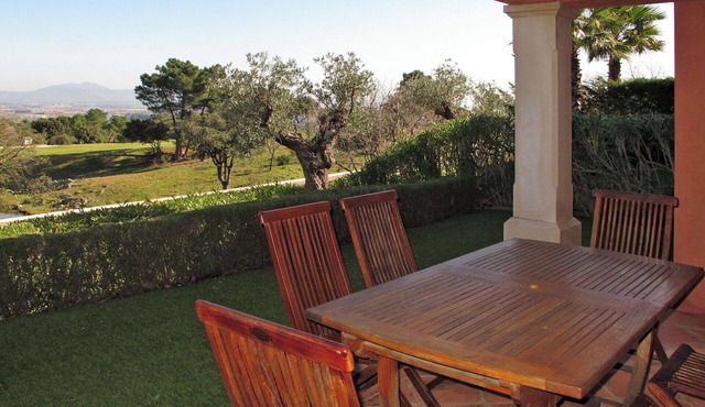 Lovely apartment for 6 people with WIFI, A/C, pool, TV, patio and pets allowed