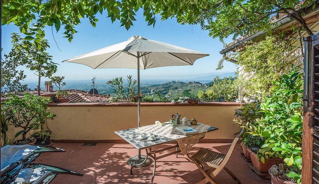 Lovely apartment in Massa e Cozzile