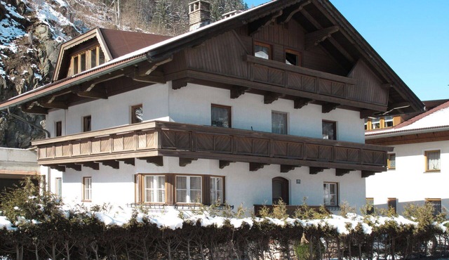 Lovely apartment for 13 guests with WIFI, TV and terrace