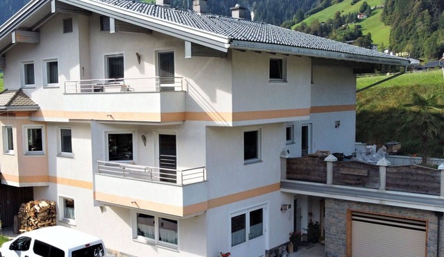 Lovely apartment for 4 guests with TV, balcony and pets allowed