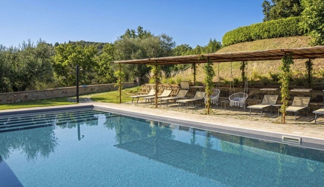 Lovely apartment for 4 guests with A/C, WIFI, pool, TV, patio and pets allowed