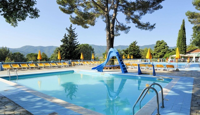 Lovely apartment in villa for 5 people with WIFI, pool, A/C, TV, patio and pets allowed