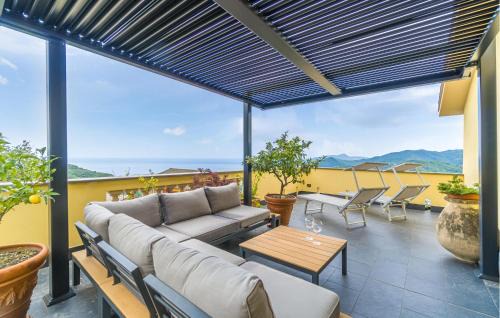 Lovely Apartment In Cogorno With Wifi