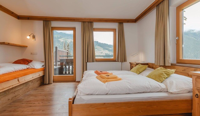 Lovely apartment for 20 people with WIFI, TV, terrace and pets allowed