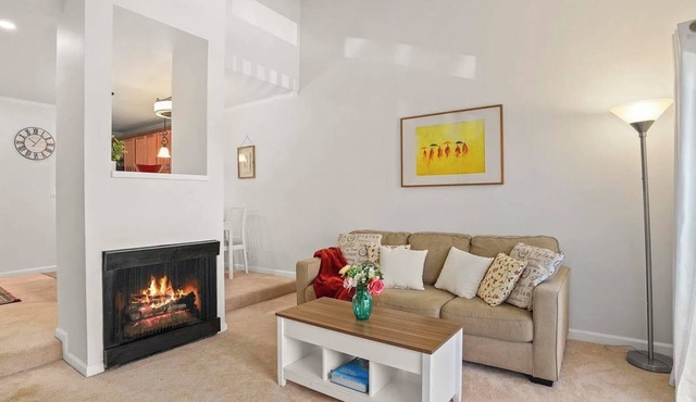 Lovely bright fully furnished private 1-bed apt in Walnut Creek central to all.