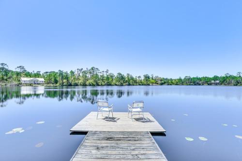 Lovely Carrabelle Home w/Lake Views & Pool Access