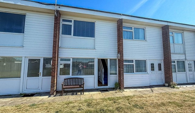 Lovely chalet to hire in Scratby nearby the beach in Norfolk ref 76165B