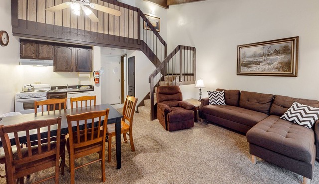 Lovely condo inside Yosemite National Park close to Badger Pass & Valley