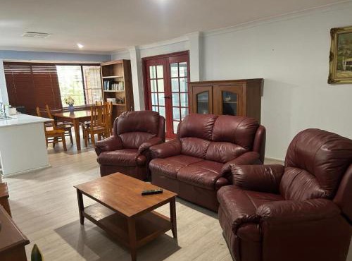 lovely double room share bathroom and kitchen