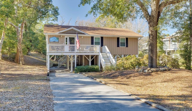 Lovely Emerald Isle Home, Walk to Beach!