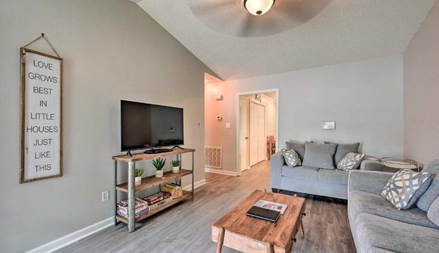 Lovely High Point Abode ~ 2 Mi to University!