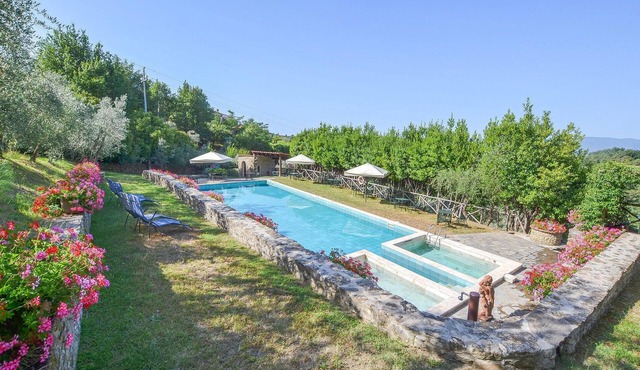 Lovely home in Castelfranco di Sopra with house a panoramic view