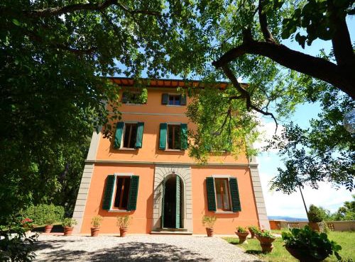 Lovely holiday home in Montefiridolfi with hill view