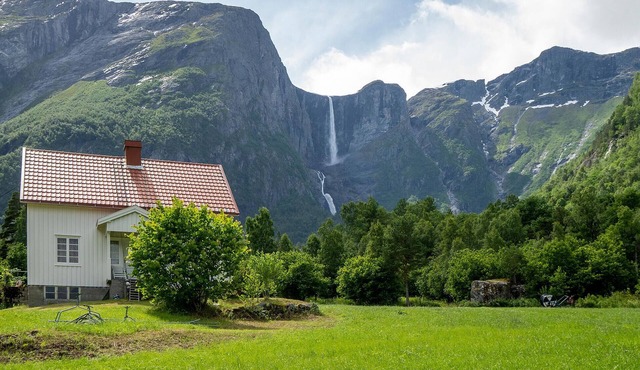 Lovely home in Eikesdal with WiFi