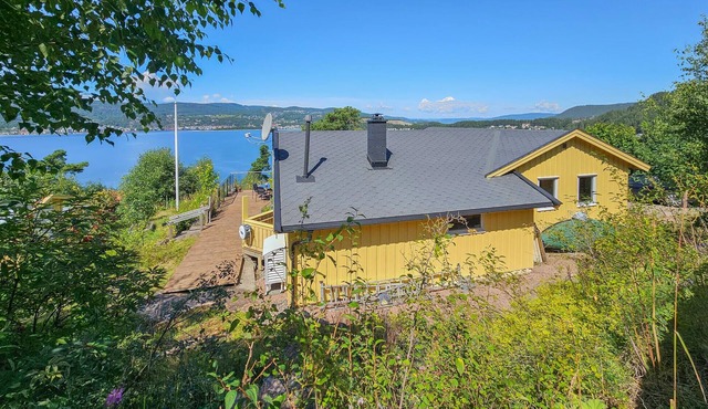 Lovely home in Klokkarstua