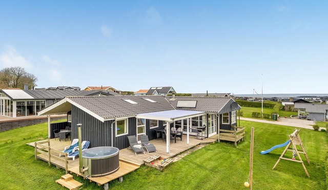 Lovely home in Lemvig with house sea view