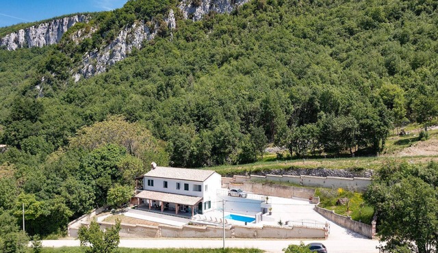 Lovely home in Lupoglav