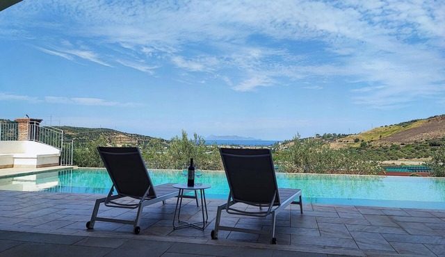 Lovely home in Rodi Milici with swimming pool