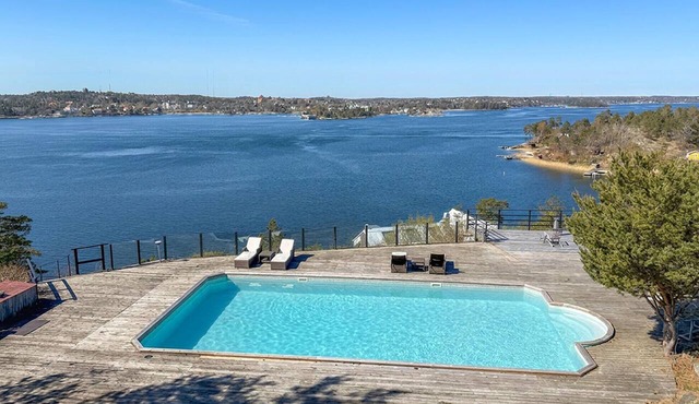 Lovely home in Saltsjöbaden with sauna