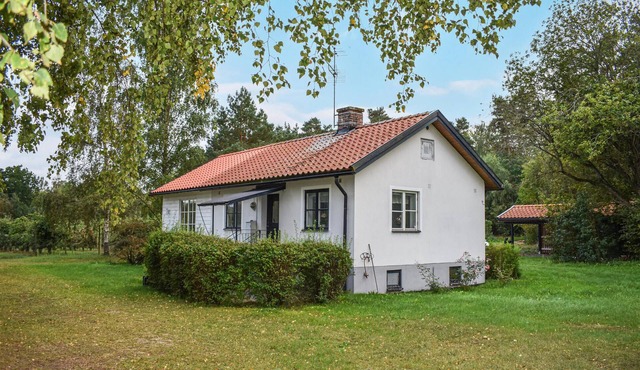 Lovely home in Simrishamn with kitchen