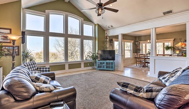 Lovely Lake Arrowhead Home w/Private Hot Tub