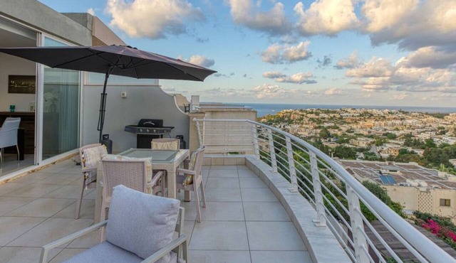 Lovely Mellieha Apt with stunning terrace & views!