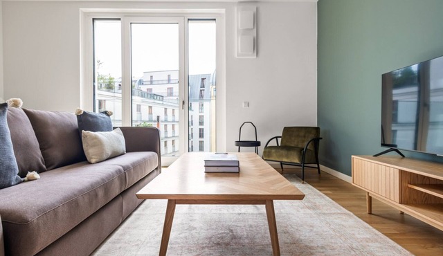 Lovely Mitte 2BR next to Hackescher Markt, by Blueground