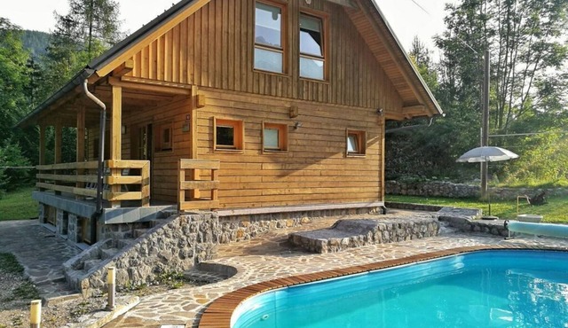 Lovely mountain house with heated pool