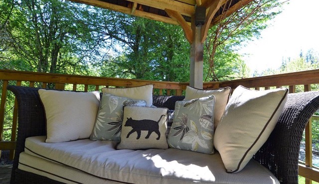 Lovely one-bedroom garden suite just steps away from beautiful Beddis Beach