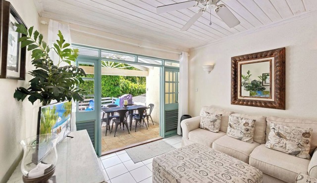 Lovely private townhome with pool in Mount Standfast
