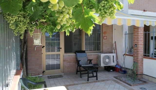 Lovely renovated and air-conditioned terraced house just a few steps from the sea