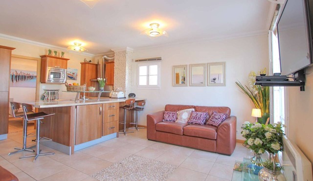 Lovely renovated flat for 4 persons with AC and mooring