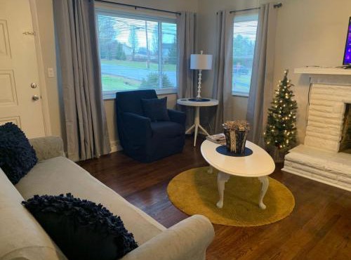 Lovely Retreat Backyard With Deck and entertain room