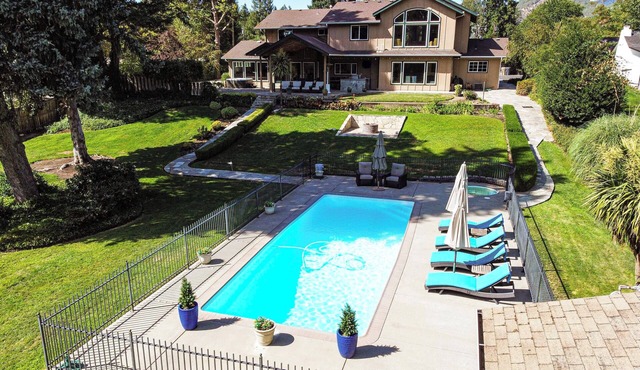 Lovely Riverfront Grants Pass Home: Pool & Hot Tub