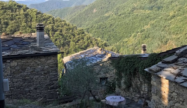 Lovely rustic and cosy 2-bedroom cabin in Carpasio