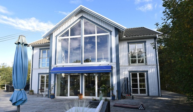 Lovely spacious villa in southern Bohuslän with spa | SE09028