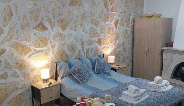 Lovely Studio in Strinilas with its own pool