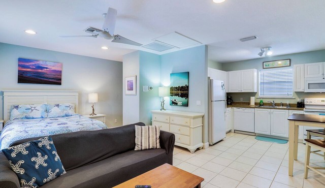 Lovely studio with AC in charming Stuart