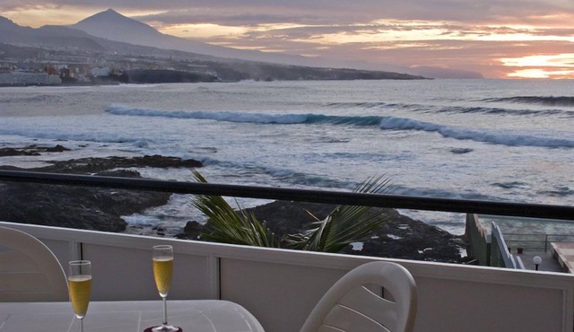 LOVELY STUDIO WITH POOL AND TERRACE WITH SEA VIEW