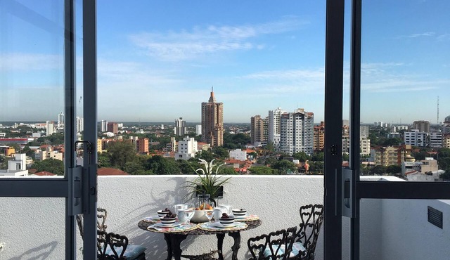 Lovely top floor apartment with stunning city views 180 degree views
