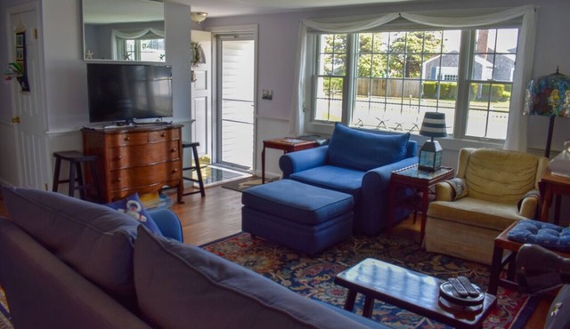Lovely three bedroom home-located in West Dennis Fingers