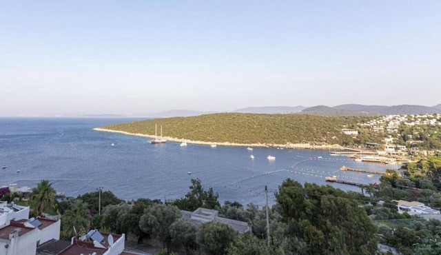 Lovely Triplex with Fantastic Sea View in Turkbuku