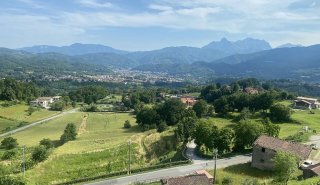 Lovely Tuscan Mountain Retreat - Enjoy Italian Village Life!